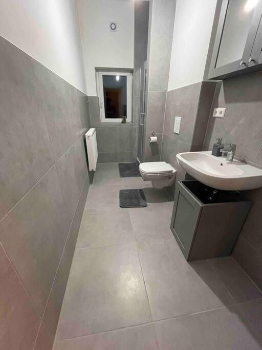 Apartment Moderne Altbauwohnung In *